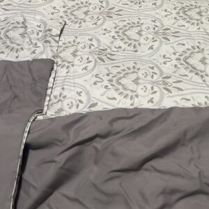 3-Piece Comforter Set • Reversible • like new